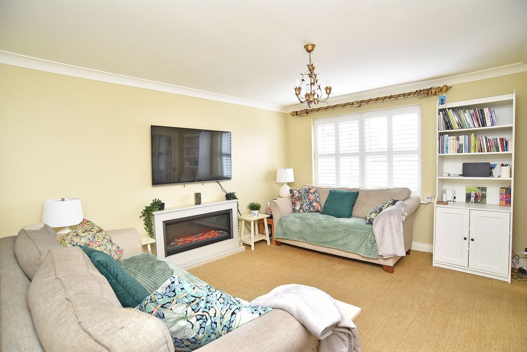 Property photo 2 of 18