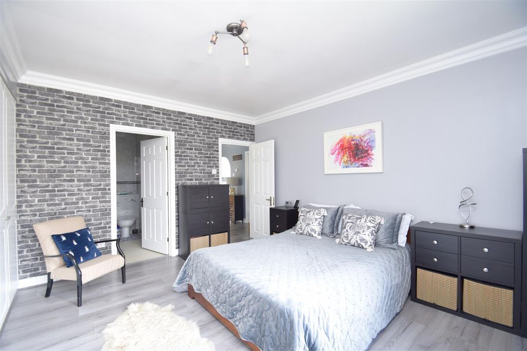 Property photo 2 of 12 Bedroom