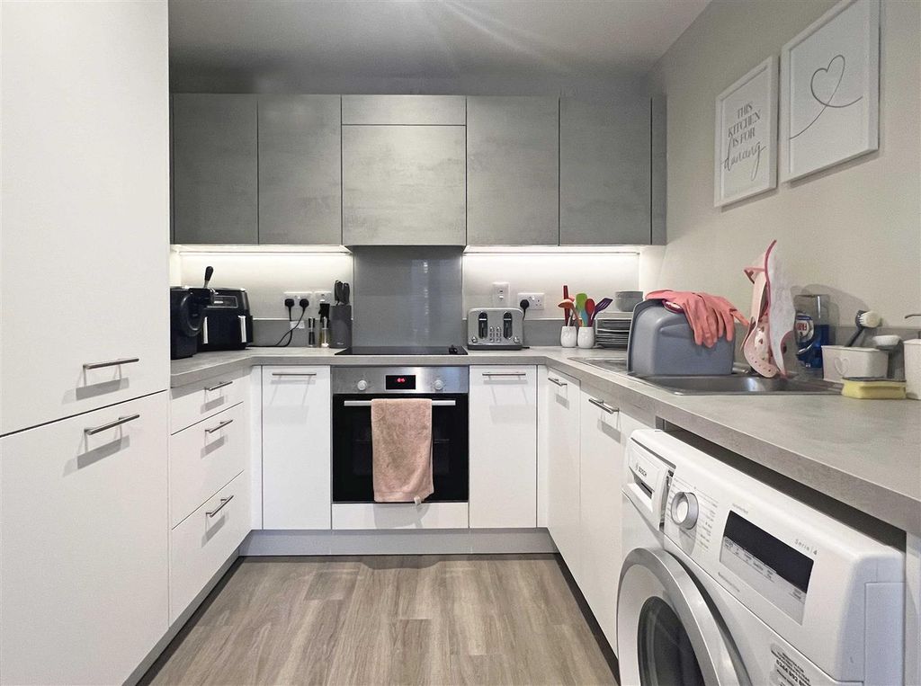 Property photo 3 of 20 Kitchen B.Jpg