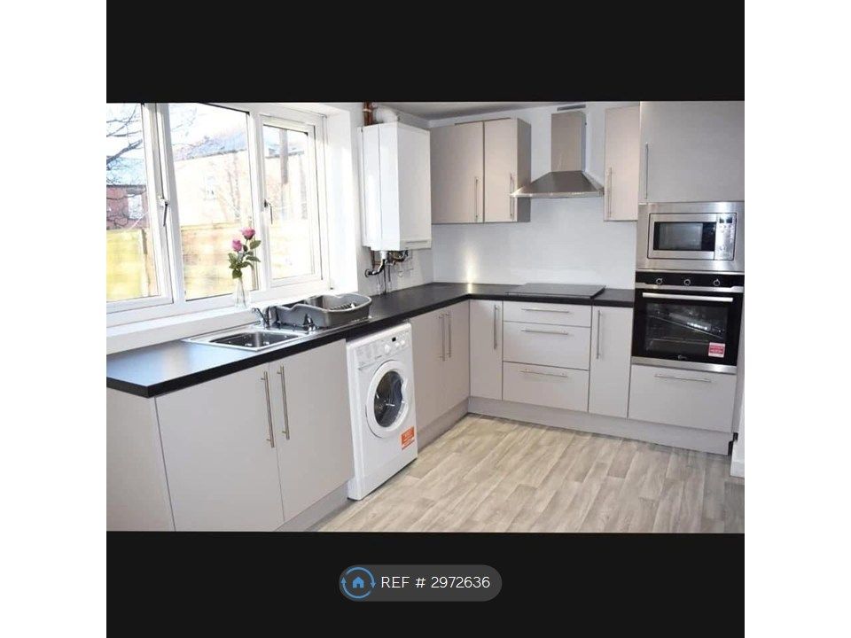 Property photo 1 of 6 Fully Modernised Shared Kitchen