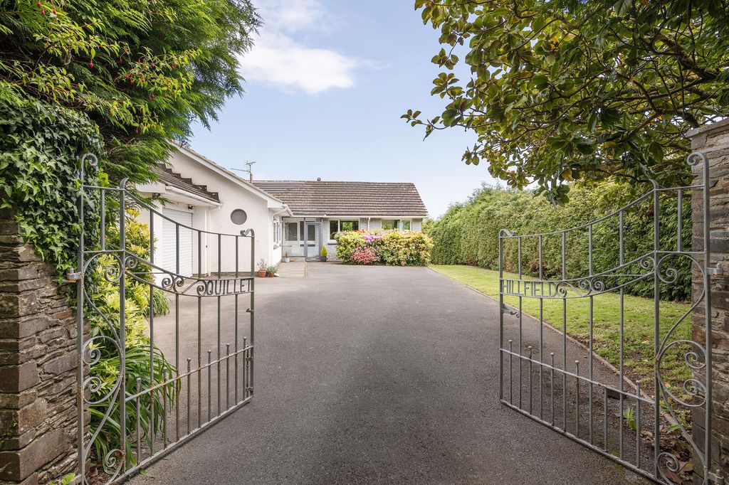 Property photo 1 of 17 Quillet, Hillfield, Dartmouth: Entrance & Driveway