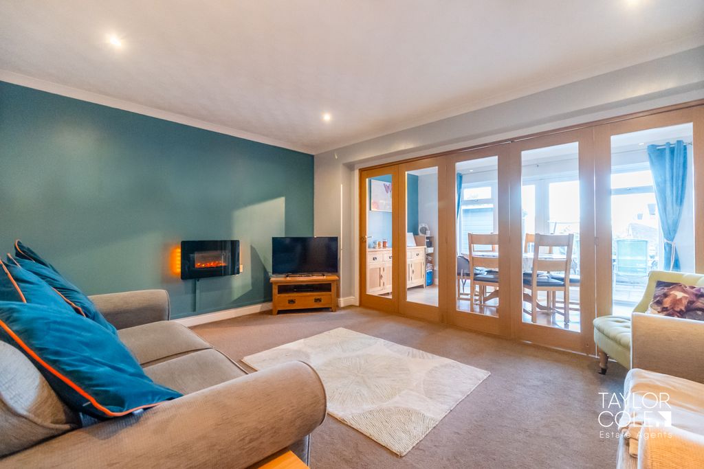 Property photo 2 of 31