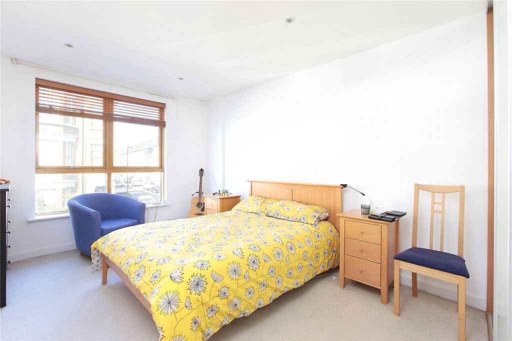 Property photo 2 of 8