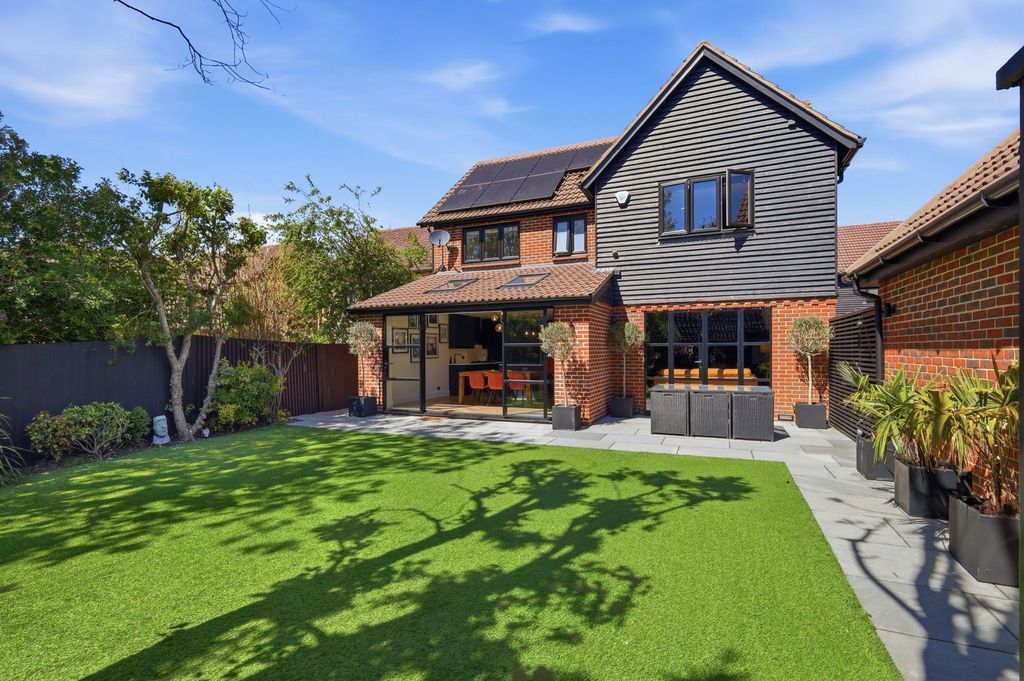 Property photo 1 of 33