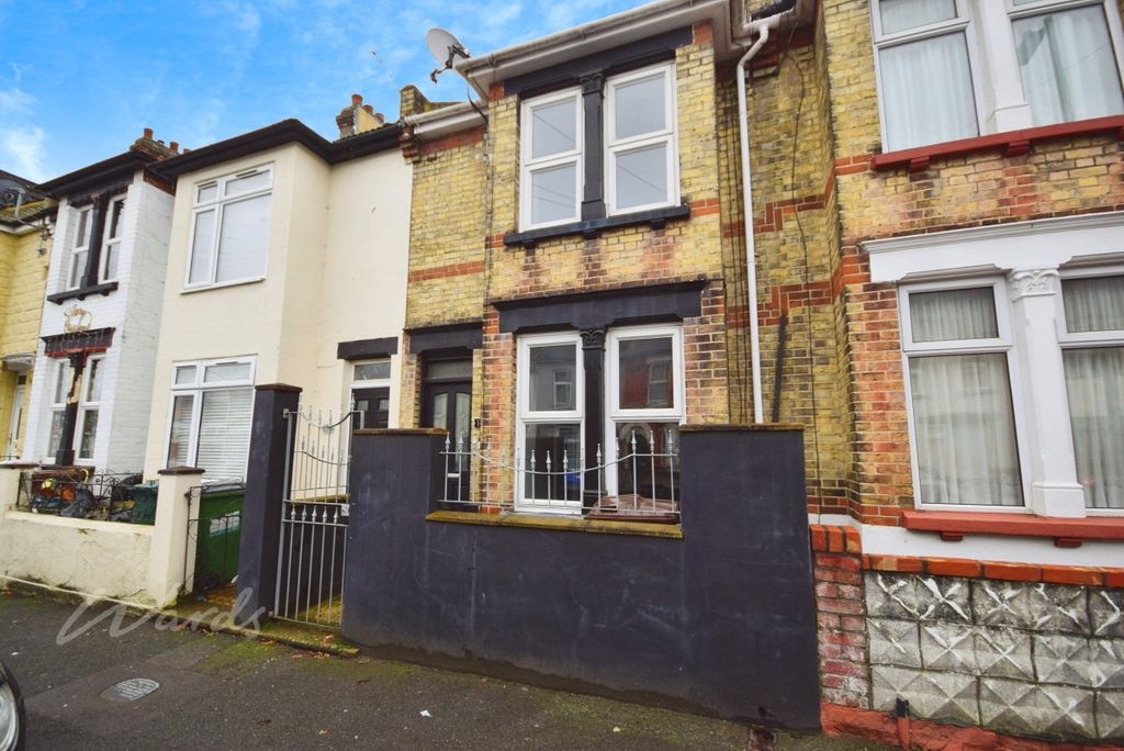 Property photo 1 of 12 Glencoe Front