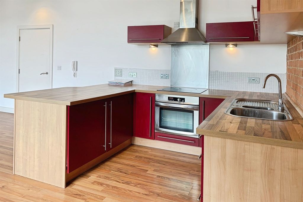 Property photo 1 of 10 (Main)