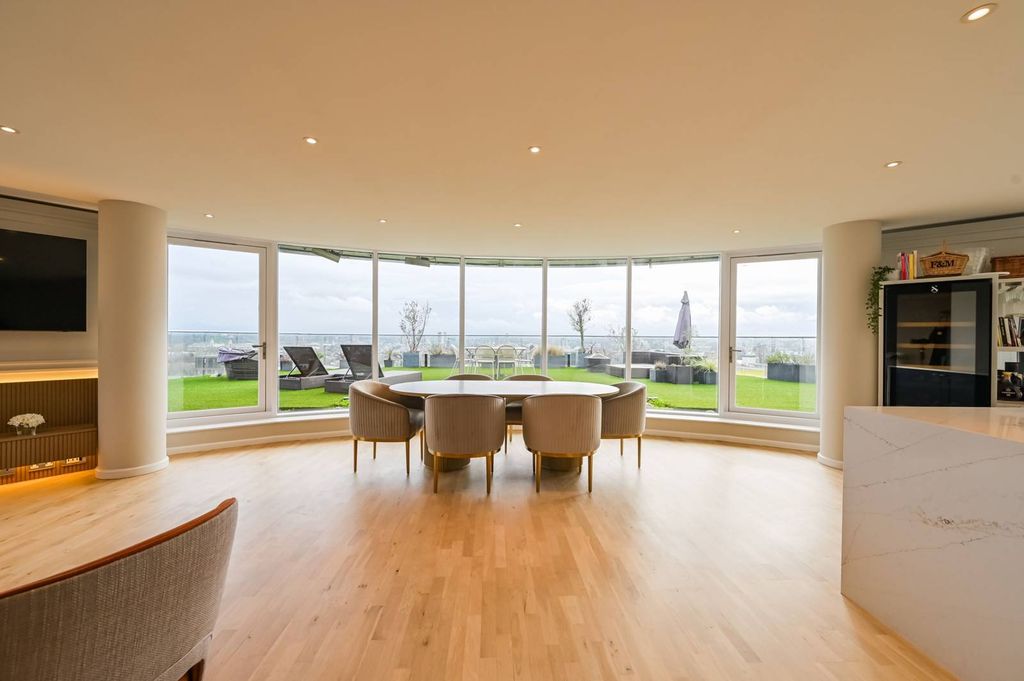 Property photo 1 of 40