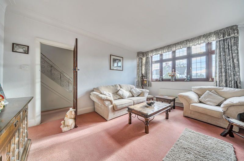 Property photo 2 of 23 Lounge Angle 1