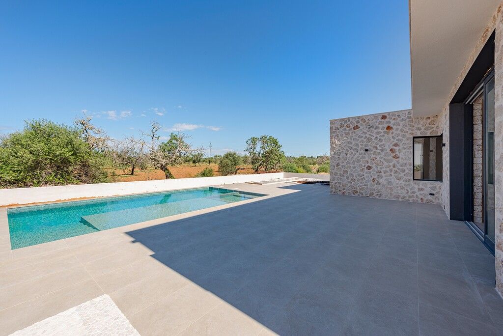 Property photo 2 of 20 Pool (1)