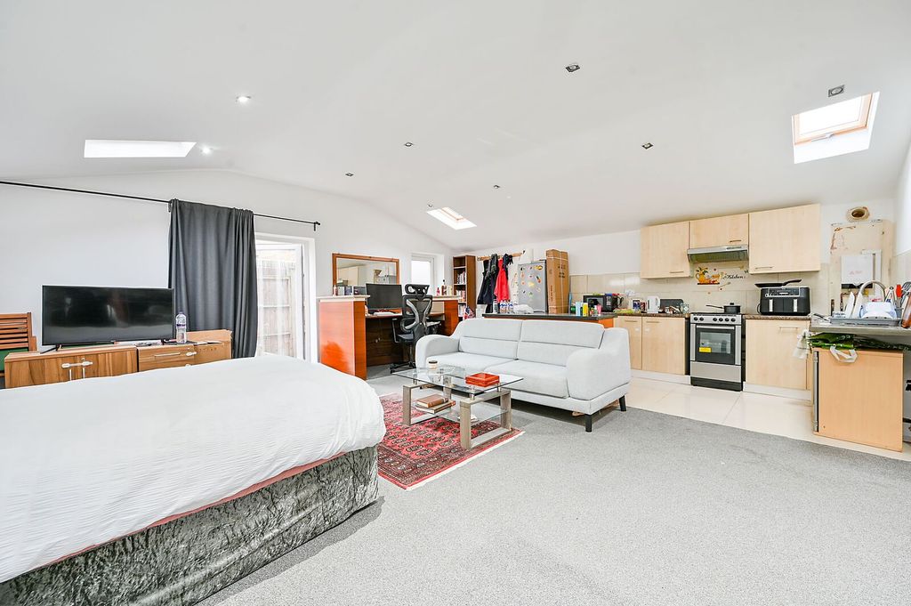 Property photo 2 of 6