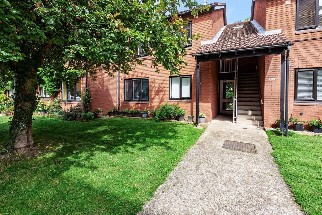 Property photo 1 of 9 Exterior