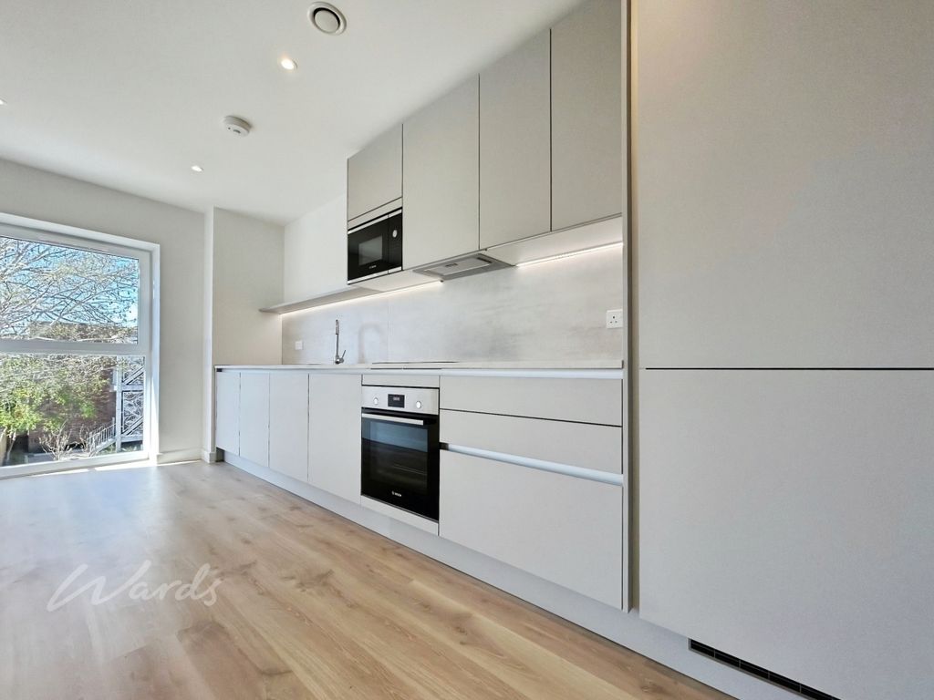 Property photo 3 of 10 Kitchen