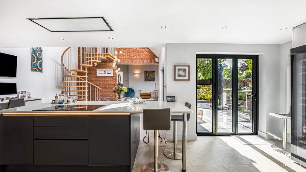 Property photo 2 of 38 4510575