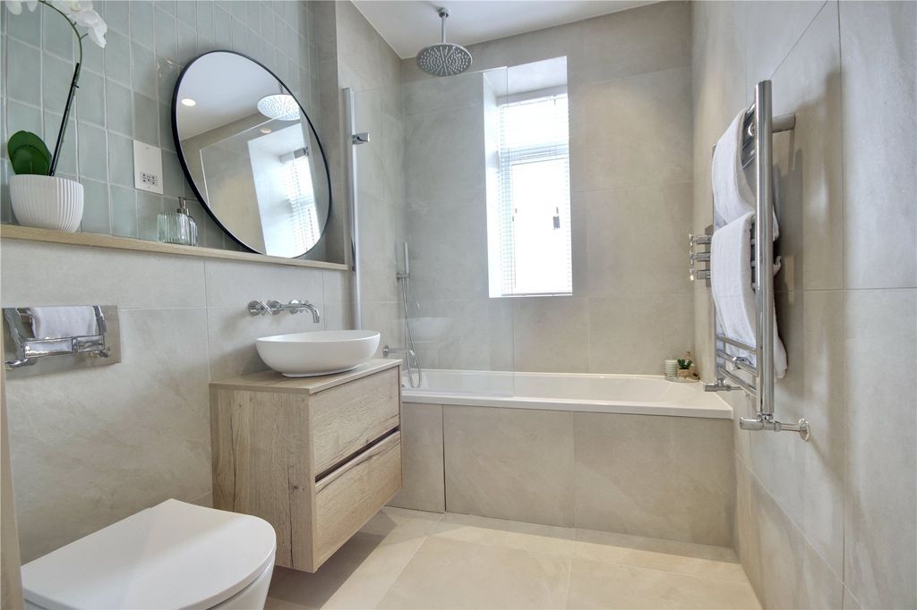 Property photo 3 of 6 Show Home