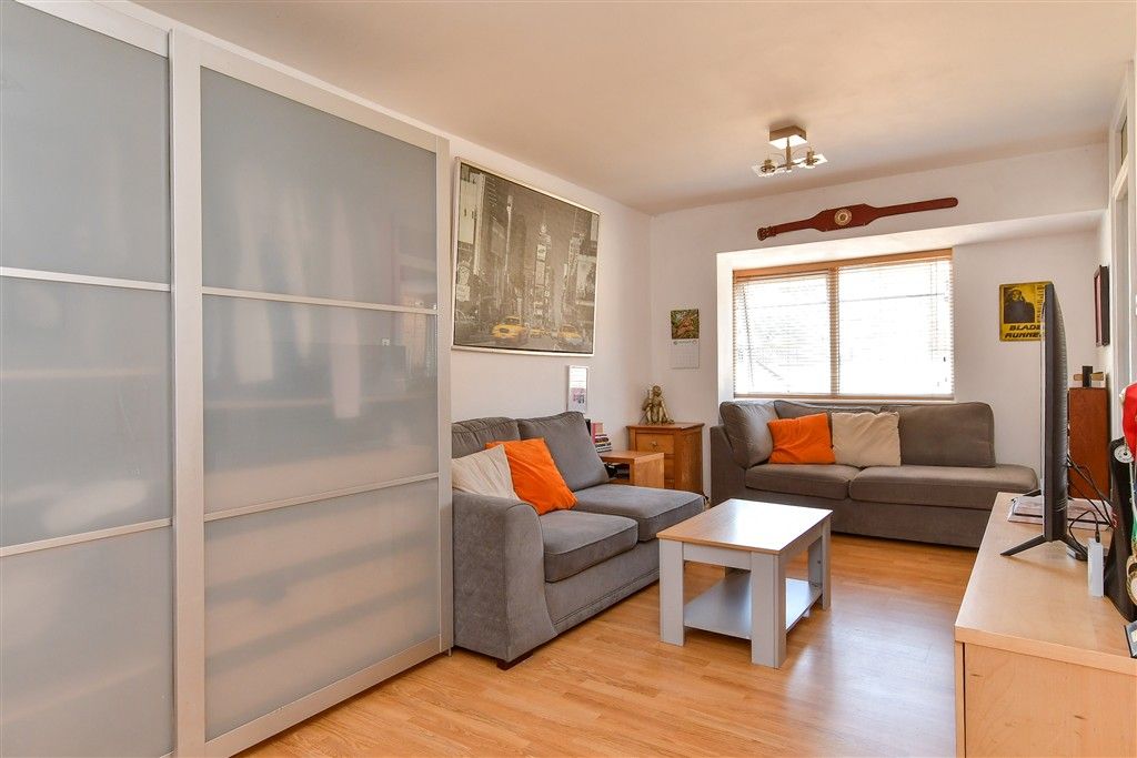 Property photo 3 of 7 Studio Room