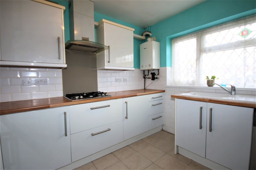 Property photo 2 of 11 Kitchen