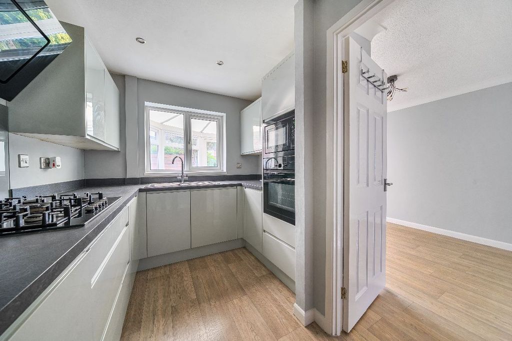 Property photo 2 of 30