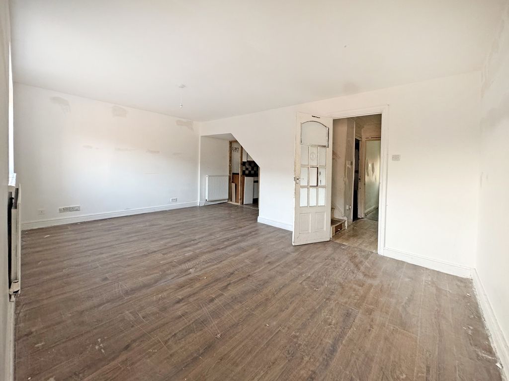 Property photo 2 of 25