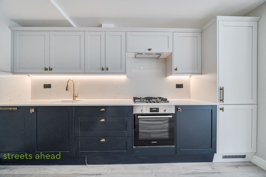 Property photo 3 of 9 52E9B472-7d3d-44A...