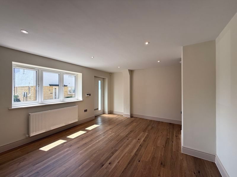 Property photo 3 of 12 Photo 11