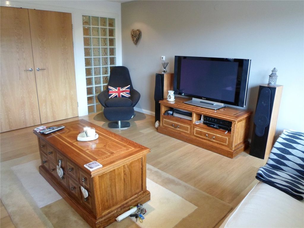 Property photo 1 of 9 Lounge
