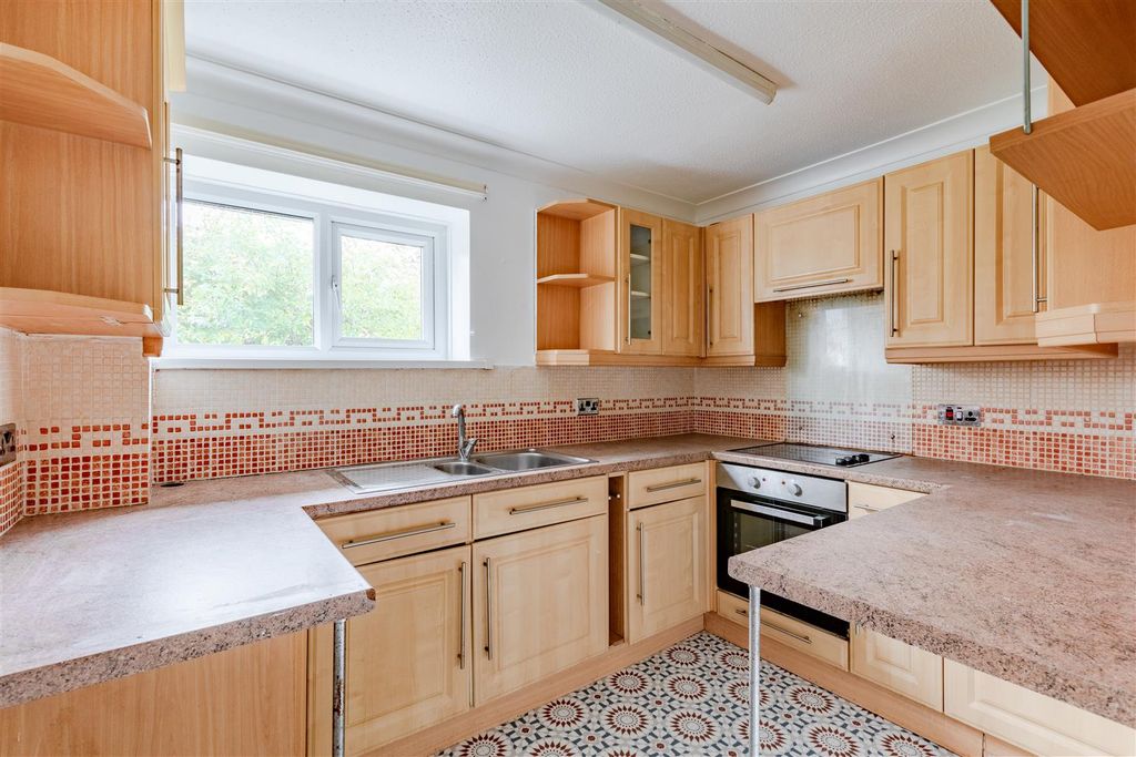 Property photo 2 of 8 Kitchen