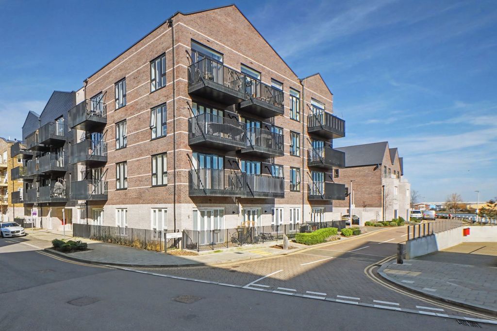 Property photo 2 of 19