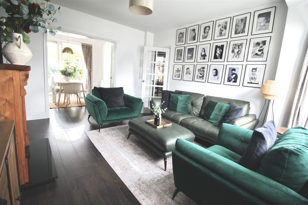 Property photo 2 of 11 Lounge / Diner