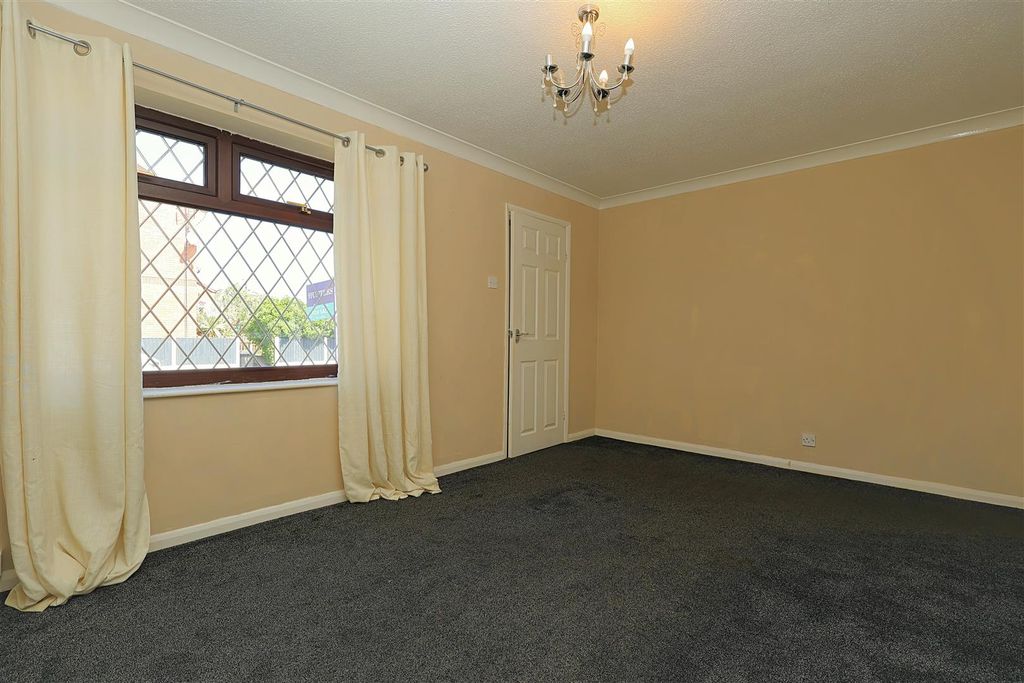 Property photo 2 of 20 Living Room