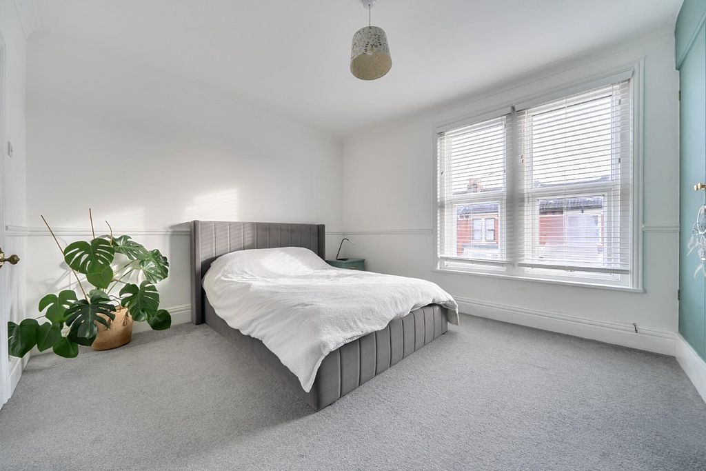 Property photo 3 of 17 1410145-13-698Efafec2251.Jpg