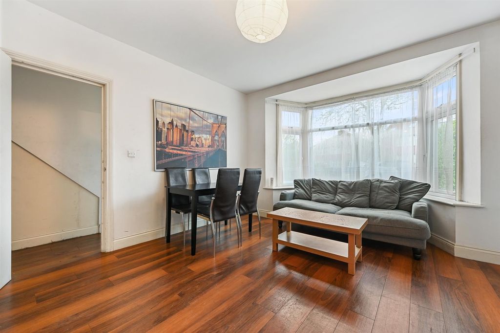Property photo 1 of 10 Lr - Flat 1, 54 Grampian Gardens - 4 (1).Jpg