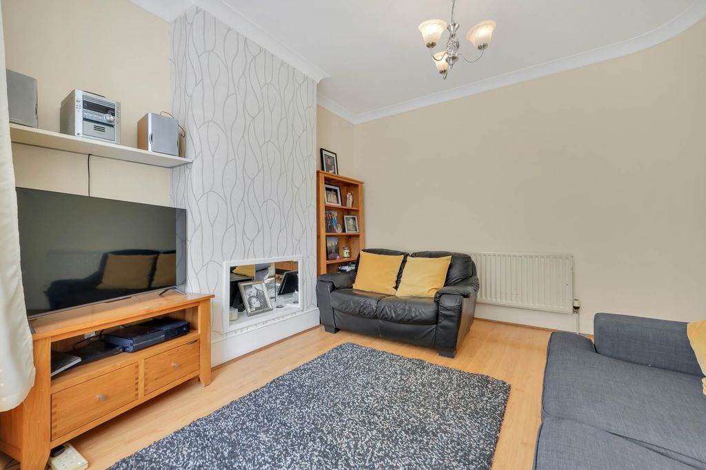 Property photo 3 of 28