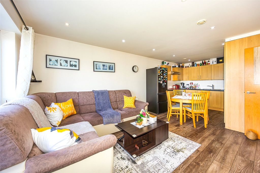 Property photo 2 of 17 Picture No. 12