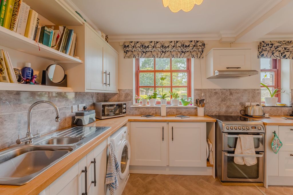 Property photo 3 of 32