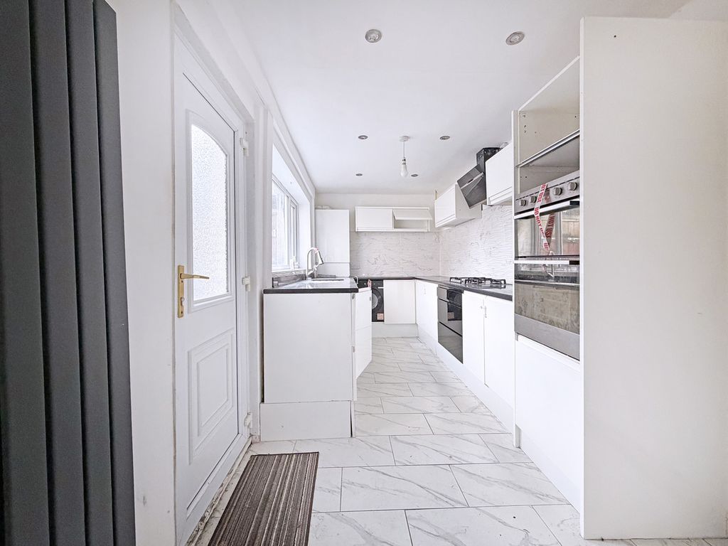 Property photo 3 of 32