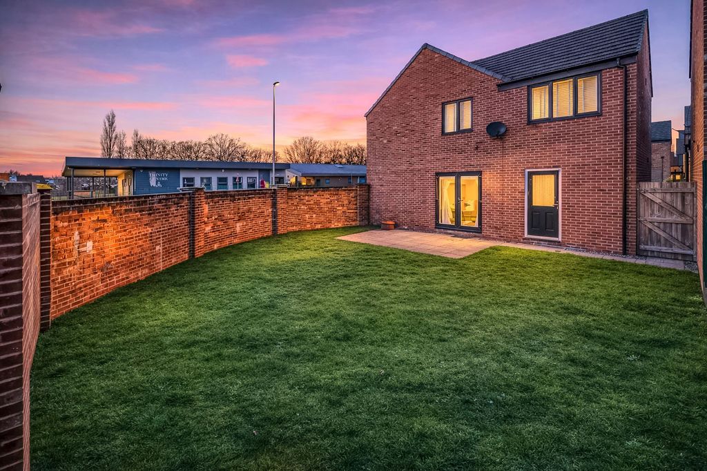 Property photo 2 of 47