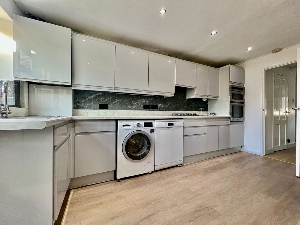 Property photo 3 of 14 4894262