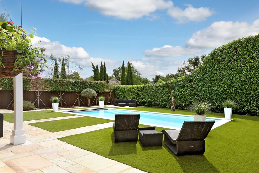 Property photo 2 of 24 Swimming Pool
