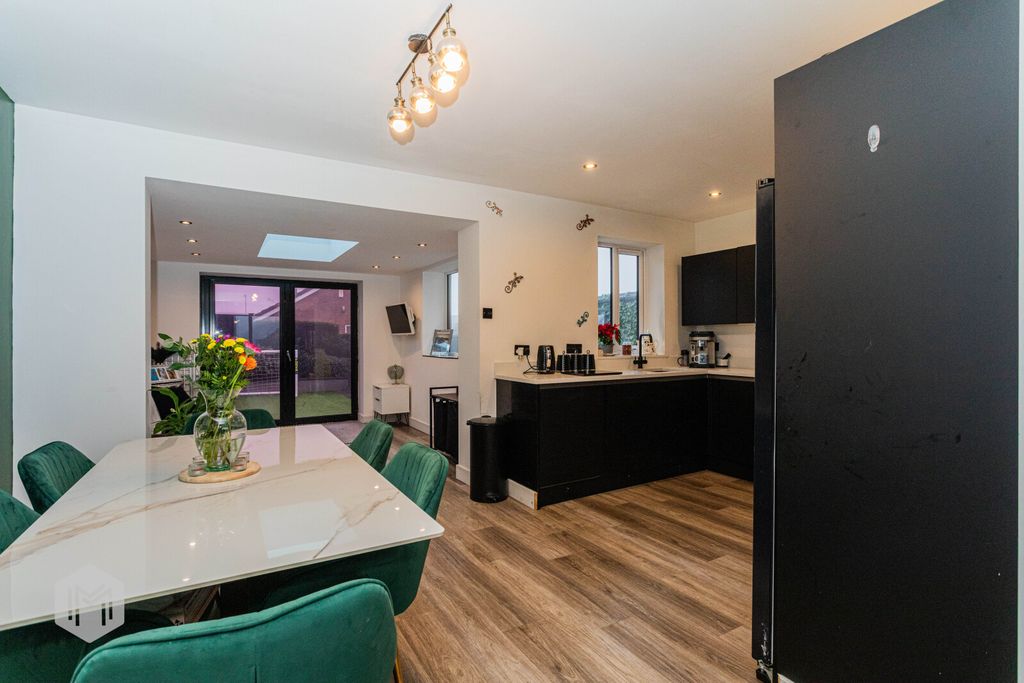 Property photo 3 of 24 Picture No. 05