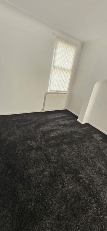 Property photo 3 of 8 Bed 3.Jpg