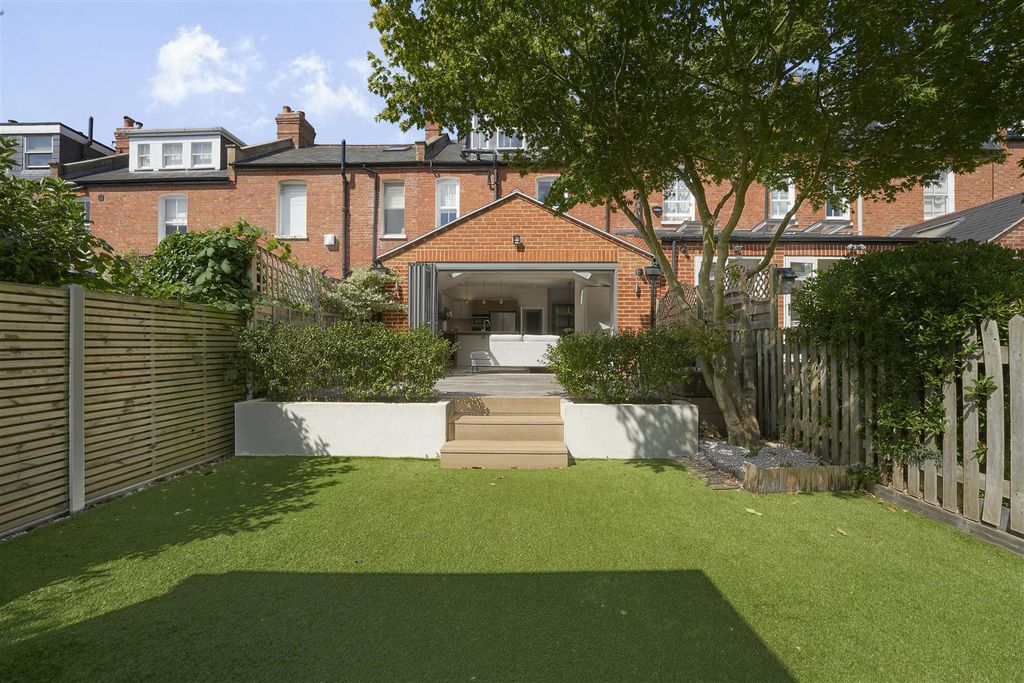 Property photo 2 of 15 Garden