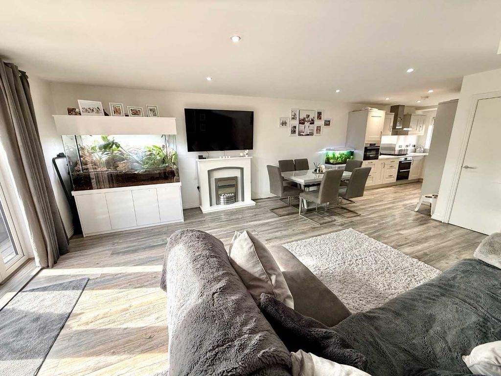 Property photo 2 of 36 4863633