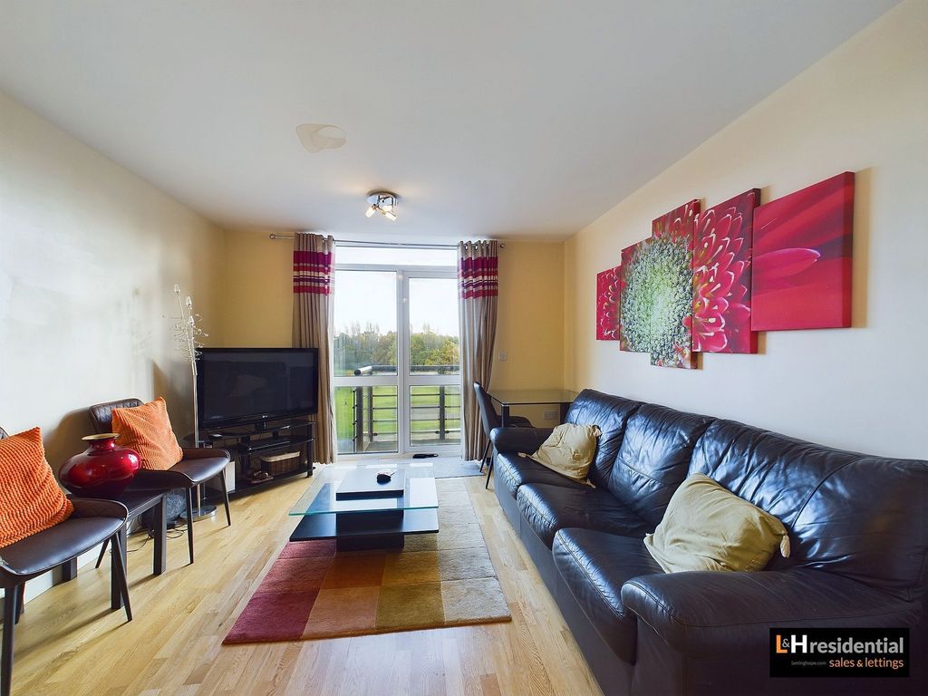Property photo 2 of 8