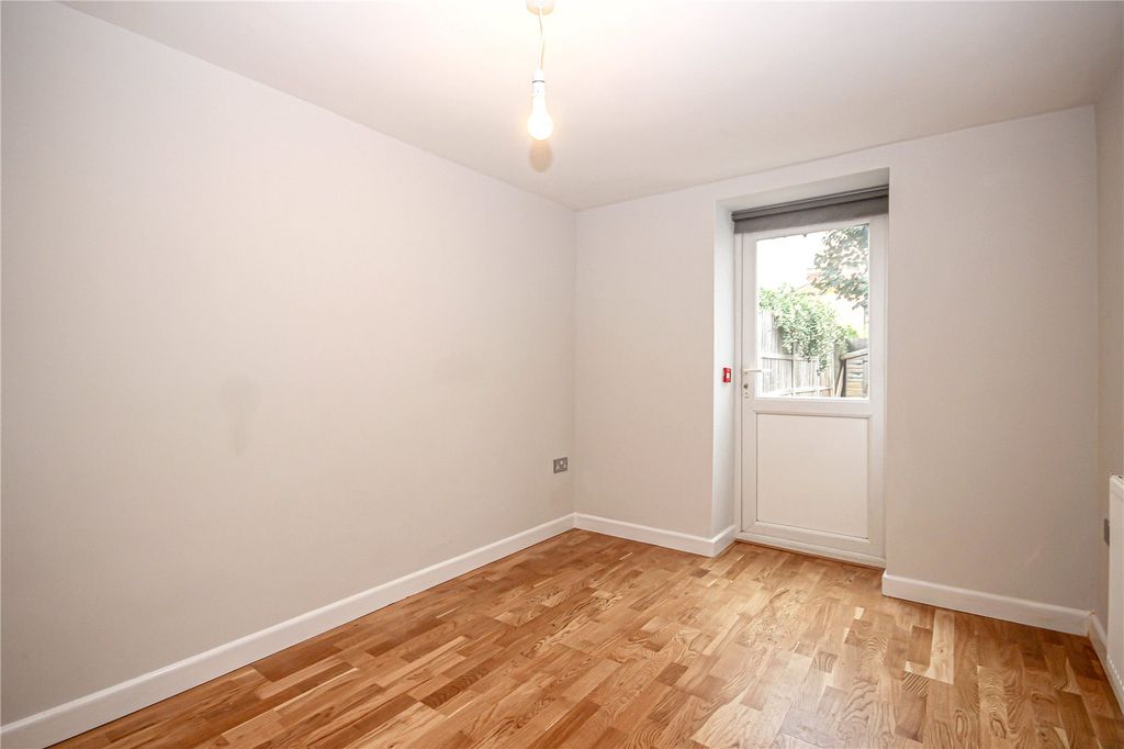 Property photo 3 of 11 Picture No. 01