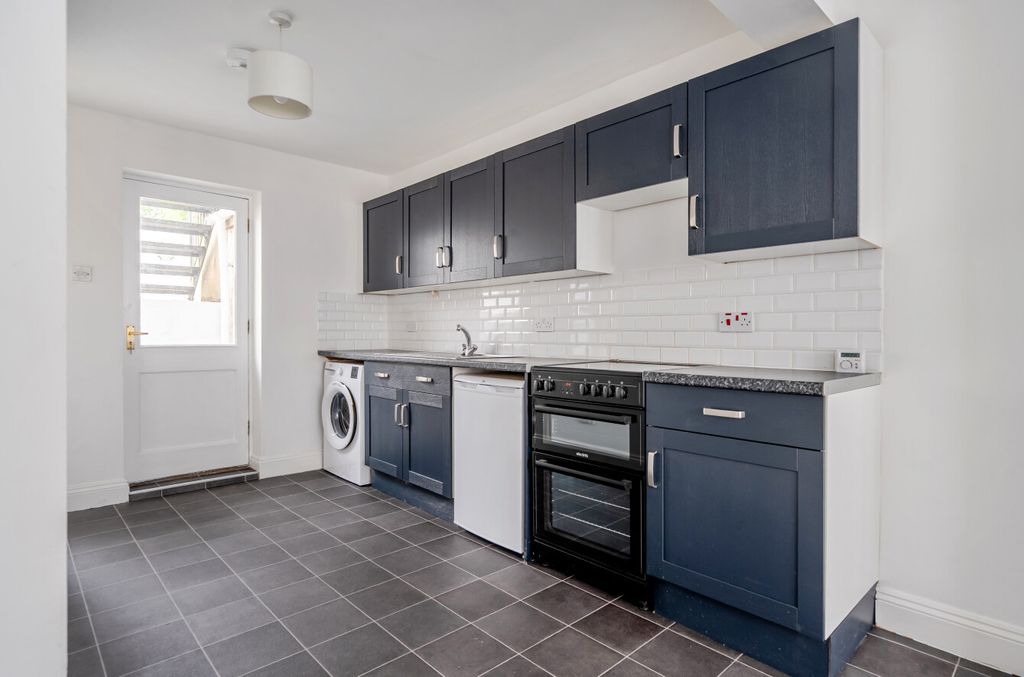 Property photo 3 of 17 Kitchen