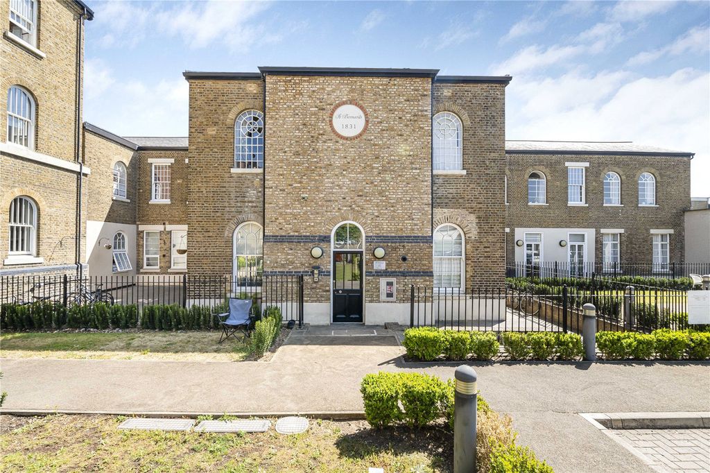 Property photo 2 of 14 External