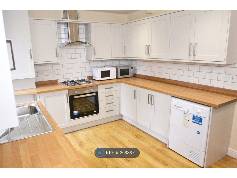 Property photo 1 of 10 Kitchen 1