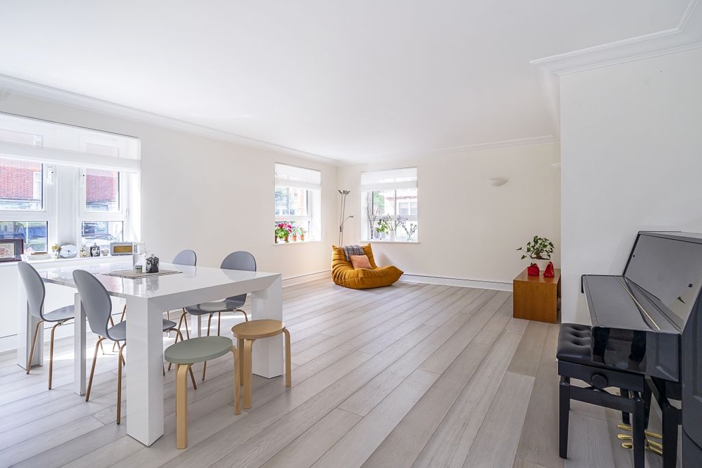 Property photo 1 of 11 Reception