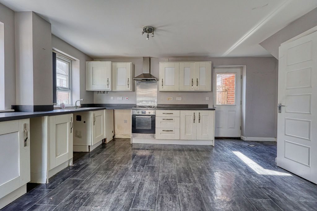 Property photo 3 of 10 Kitchen/Diner