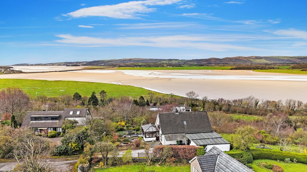 Property photo 2 of 34